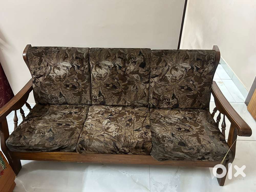 5 seater sofa with centre table & matress