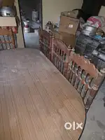 Dining table in good condition