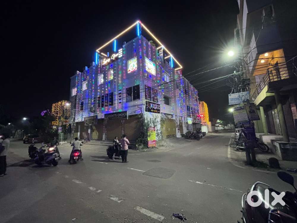 Corner plot with 30 feet wide road.