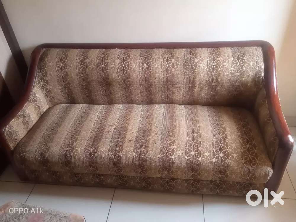 Excellent Neat and clean sofa