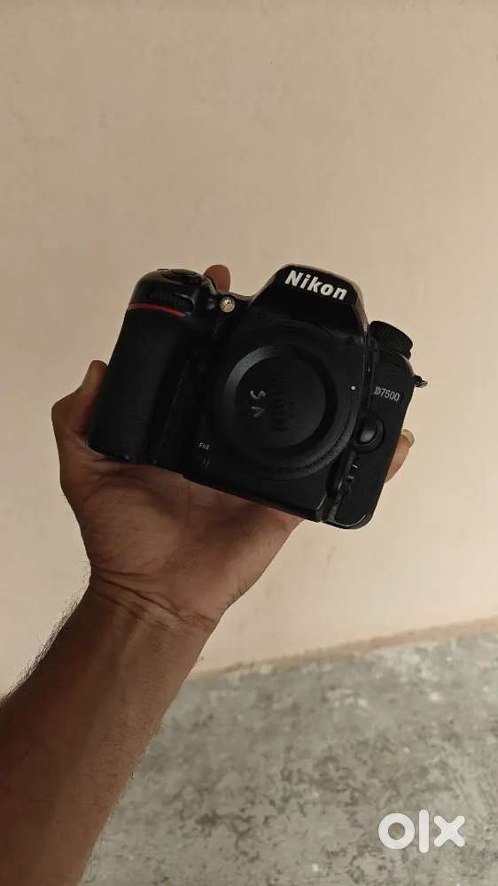 Nikon D7500 with 18-140 lens