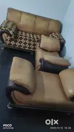 2+1+1 Seater SOFA set.
Big SIZE Sofa set.

5 yers old.