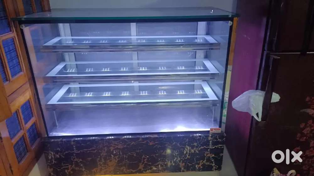 Display counter for resturant and bakery