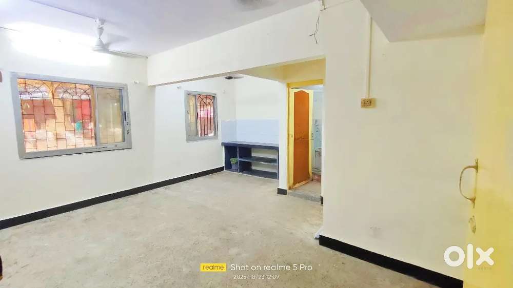 ONE ROOM KITCHEN FOR RENT UNFURNISHED FLAT AVAILABLE IMMEDIATELY.