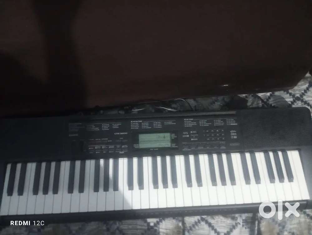 Casio ctk- 3500  61- key protable keyboard, black with screen