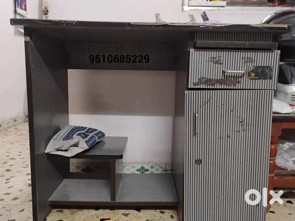 Computer table