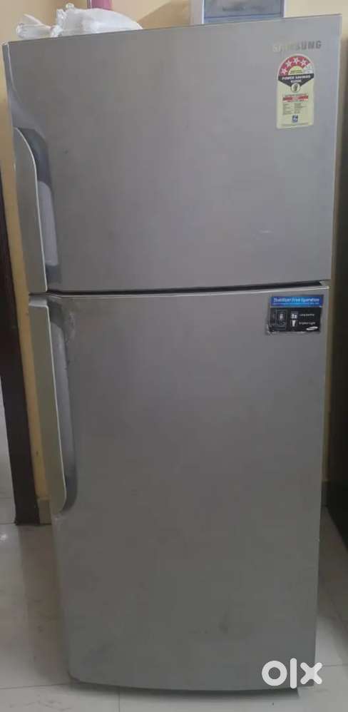 Selling fridge for 10,000 samsung