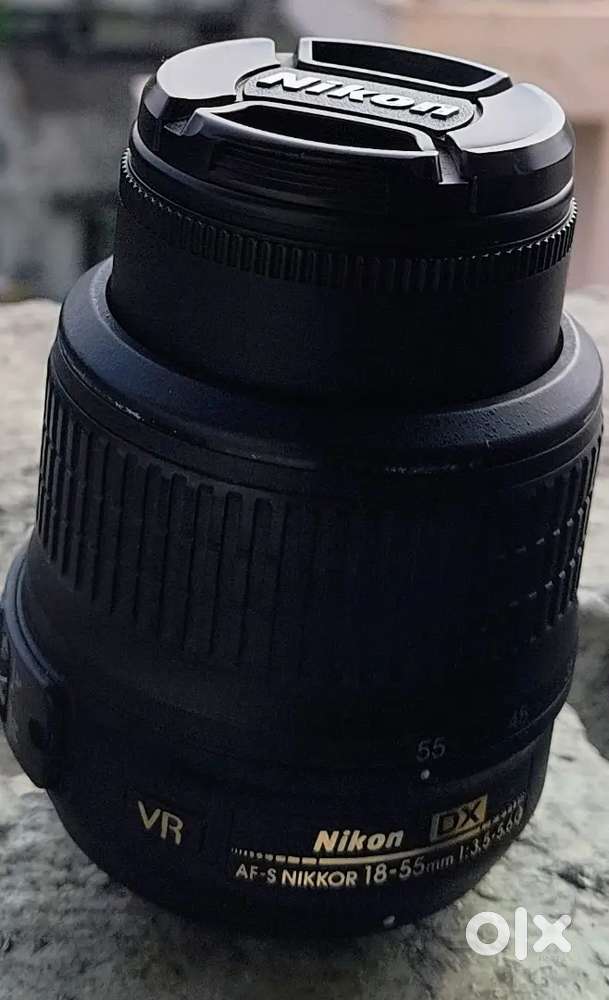 Nikon DX

AF-S NIKKOR 18-55mm

1:3.5-5.6G VR lens