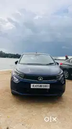 Tata Altroz 2024 Petrol 2500 Km Driven, blue colour