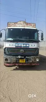 BharatBenz in Morbi 12 tyre truck for sale