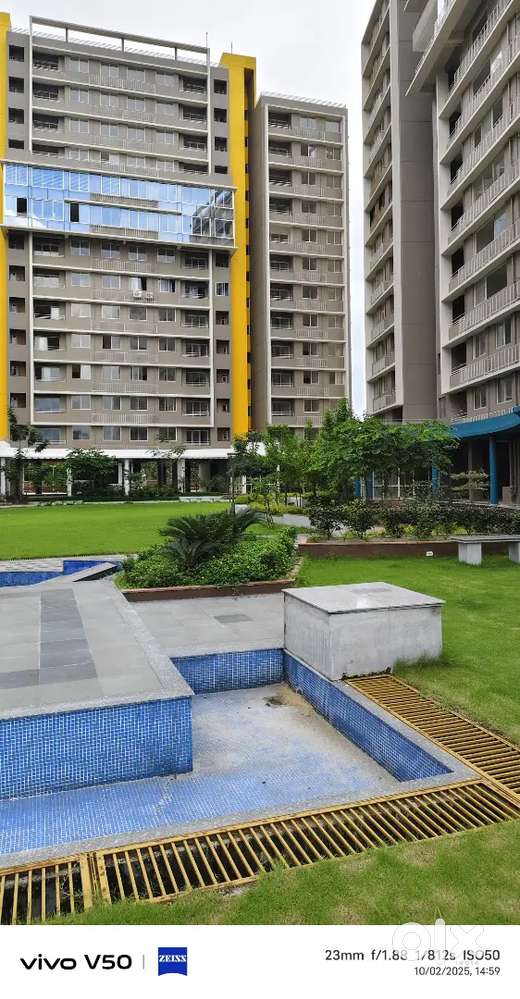 Brand new ready to move society flat sell