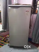 Grey colour Samsung refrigerator with 5 star rating 180 litre