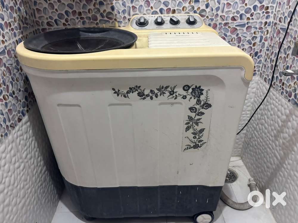 Whirlpool semi automatic washing machine