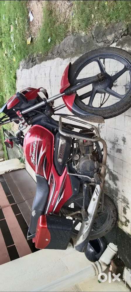 হিরো হোন্ডা সুপার স্প্লেন্ডার। ২০১১ গাড়ি কন্ডিশন ভালো আছে।