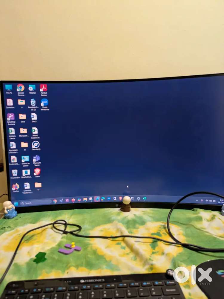 LG 32 Curved Full HD 100Hz Monitor (32MR50C) – Excellent Condition