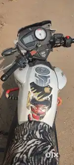 One hand used