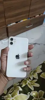 iPhone 11 128 white battery 85%