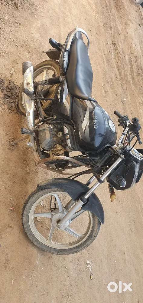 Achhi  bike  h  bullet leni h