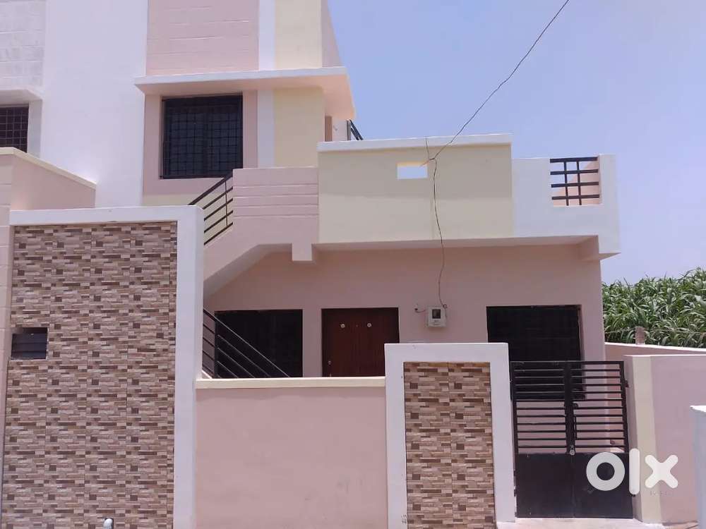 Sale House in Madhapar