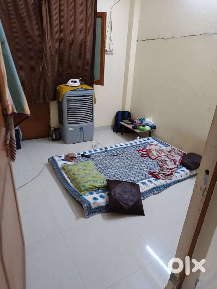 Need urgent female flatmate