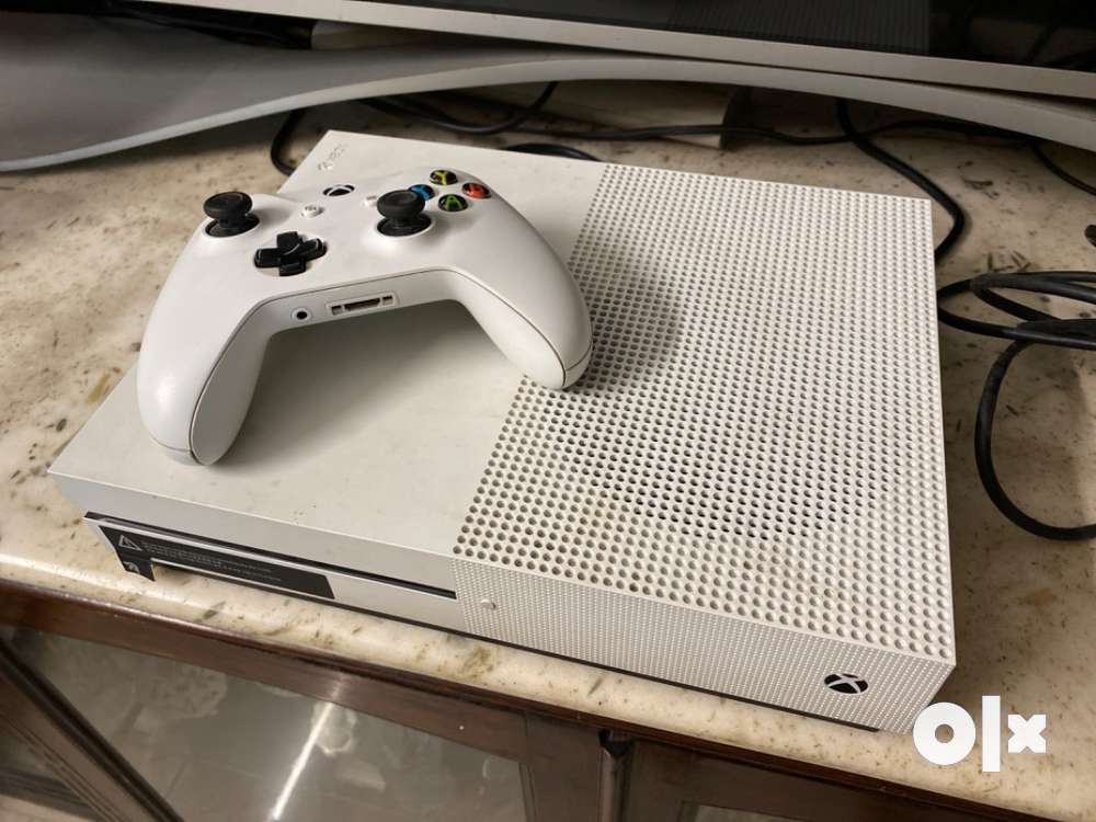 Xbox One S 1TB 4K - Elevate Your Gaming Experience!