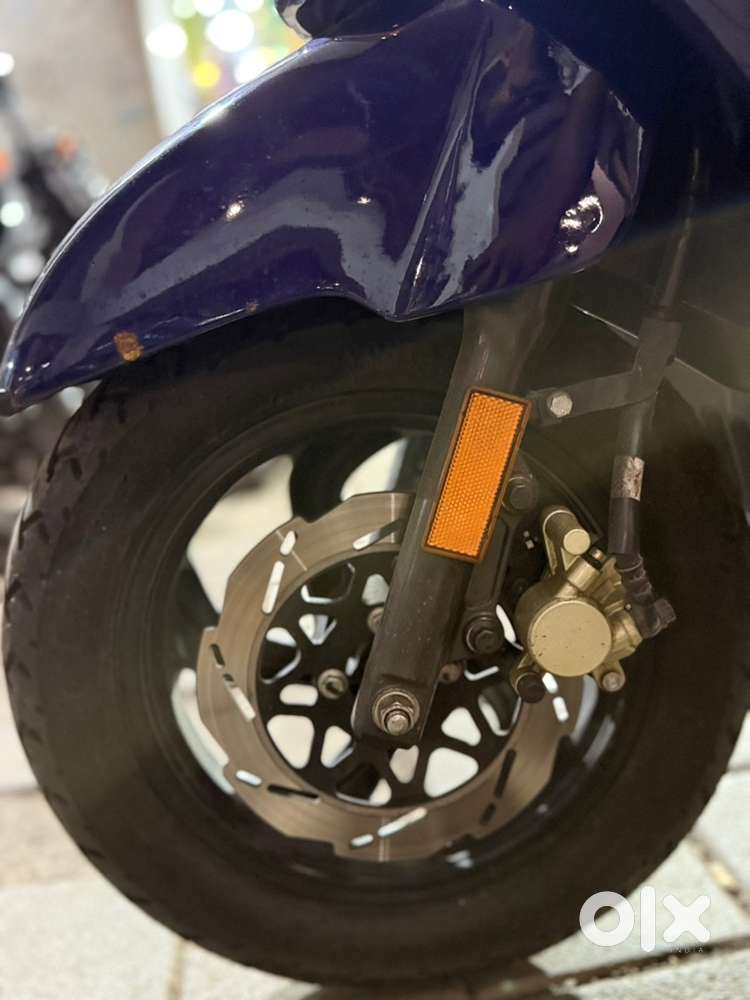 TVS JUPITER 125 DOUBLE HELMET SPACE