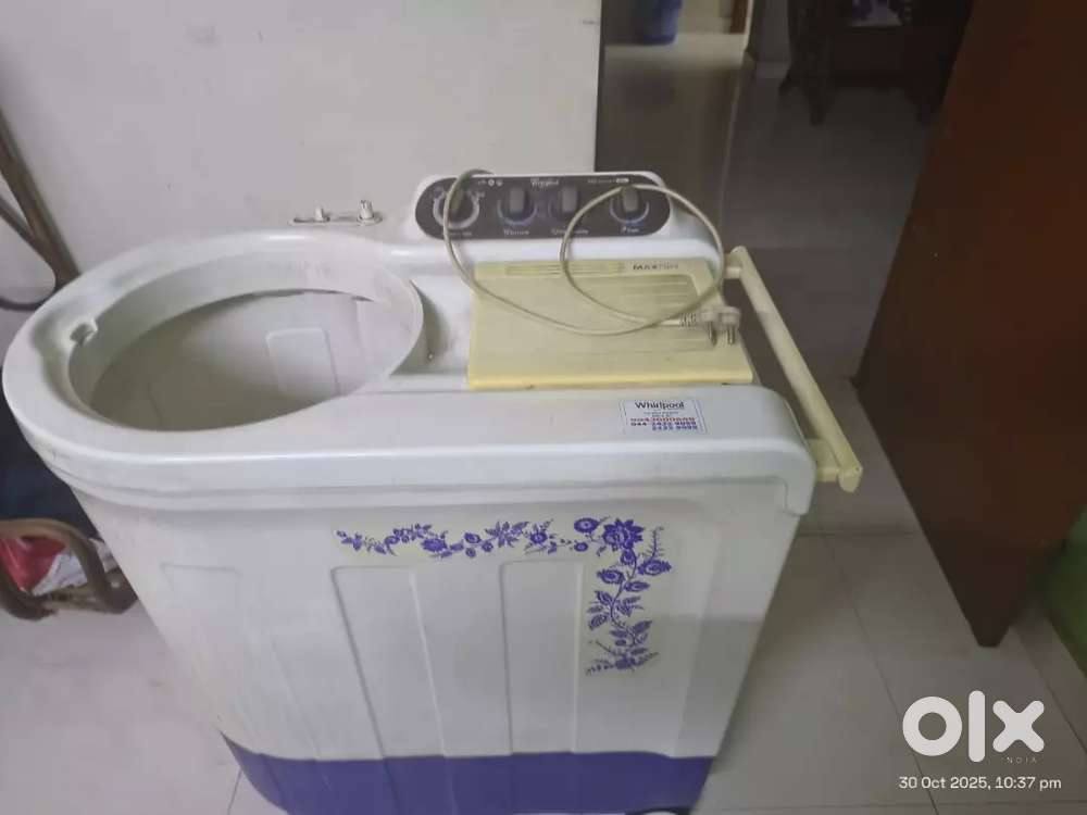 Whirlpool semi automatic washing machine
