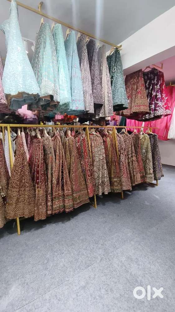 Looking for sales staff in a wedding dress rental shop