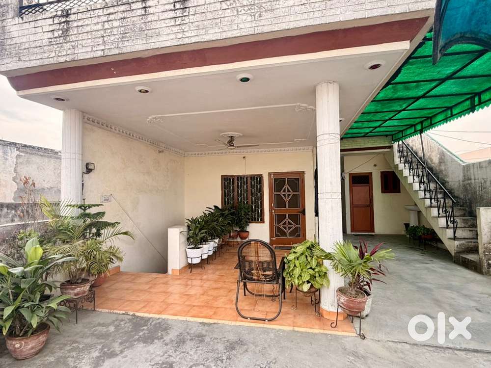 Fully furnished Room for rent with the basic amenities provied.