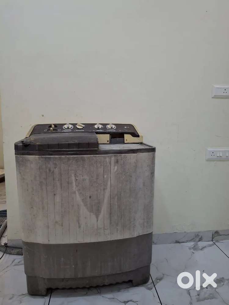 LG Semi-Automatic Washing Machine for Sale
In good working condition