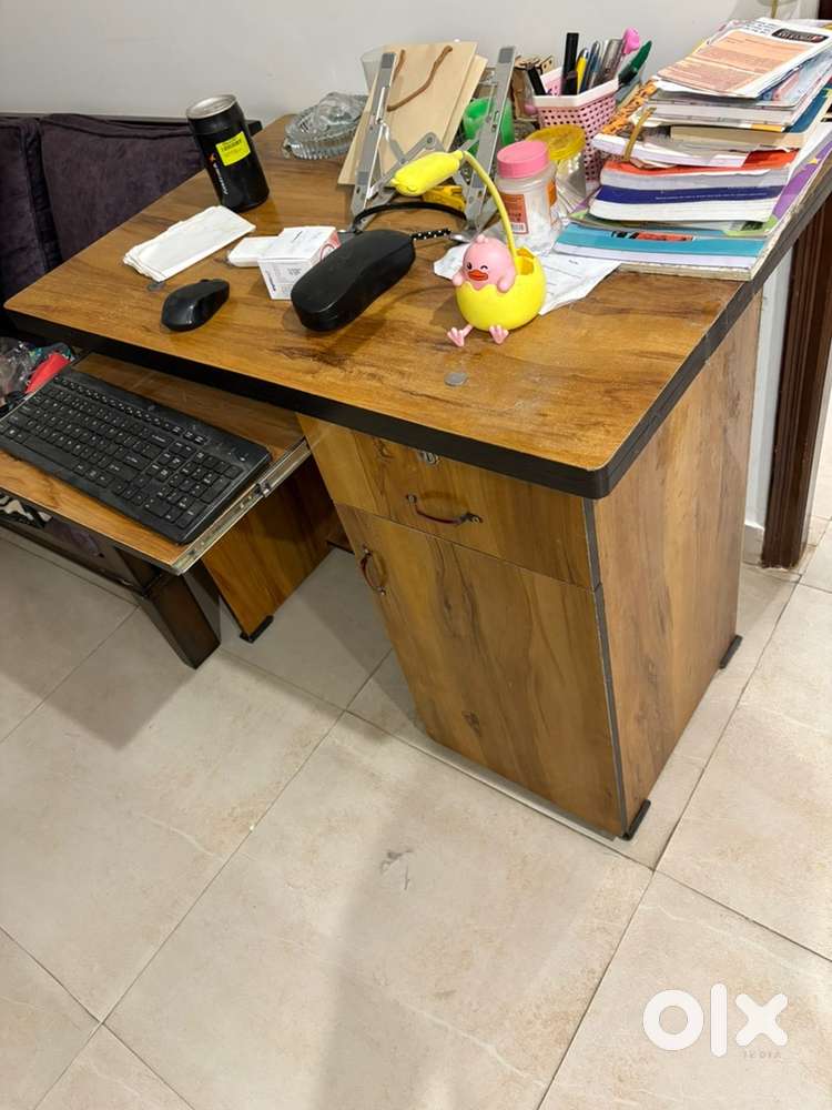 Study table / computer table