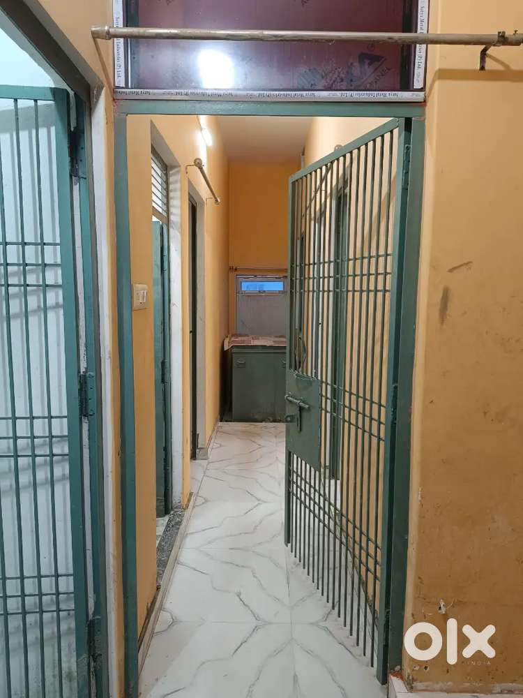 Room for rent ( prefer students)