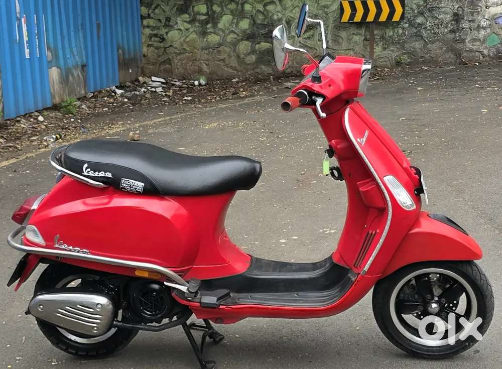 VESPA SXL125 IN BRAND NEW SHOWROOM CONDITION [LOAN FACILITY AVAILABLE]