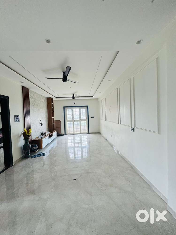 Luxurious 3 bhk Semifurnished