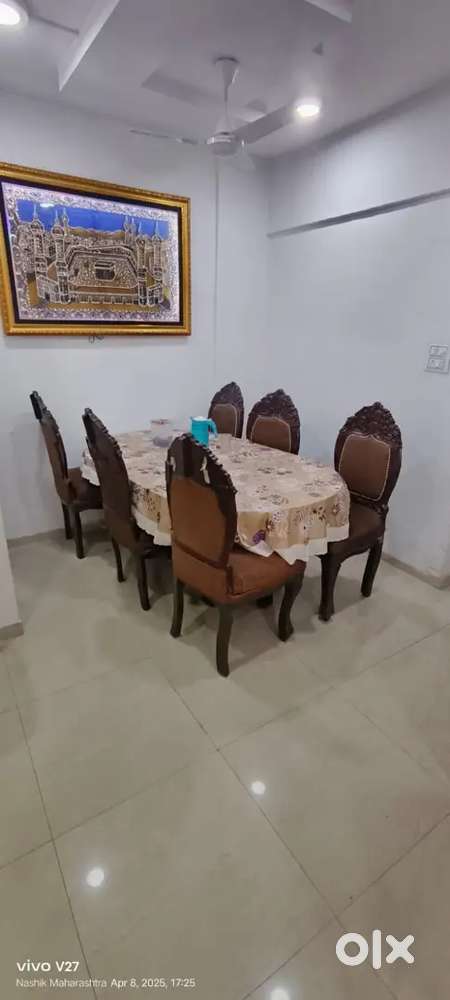 Mint condition dining table set of 6 chairs