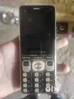 स्करीन टच मोबाईल  और बटन भी हैं
