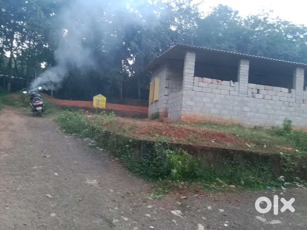 മരിയ്പുരം ആശ്രമ നട 5 സെന്റ് house plot വില്ലപ്പനയ്ക്ക്