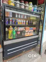 Shop display counter with freez