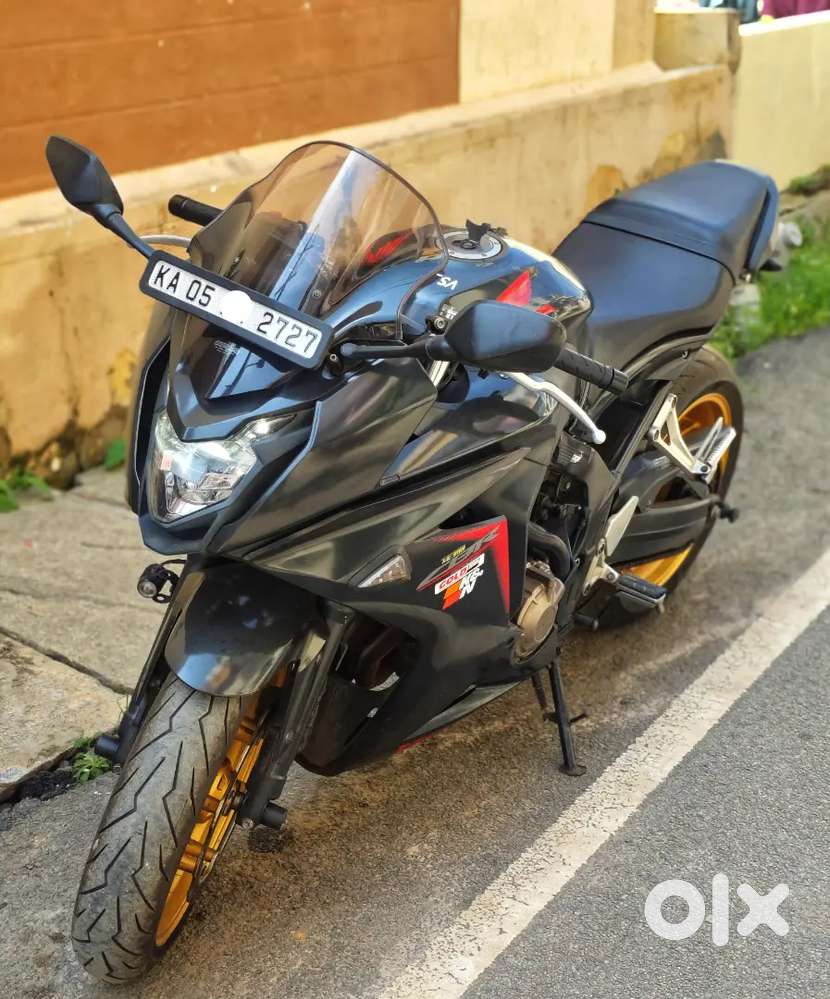 Honda cbr 650f superbike