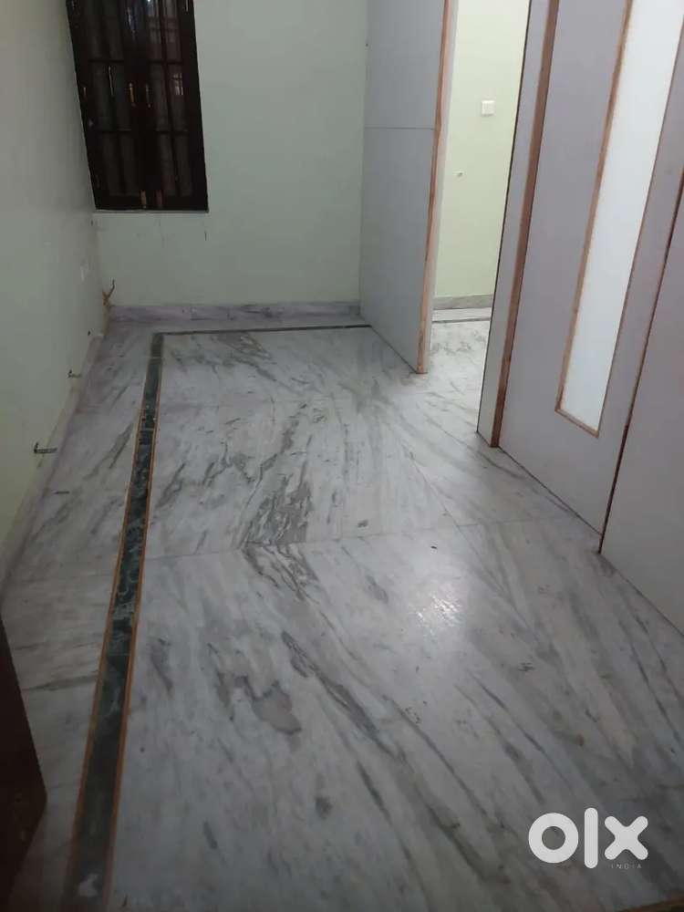 3bhk commercial office use main divider rd near vibhuti khand kathauta