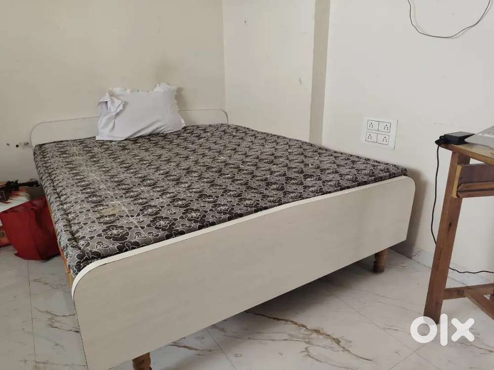 Pillows,fans,a bed with 4.5 inch cotton mattress (60-70 inch)