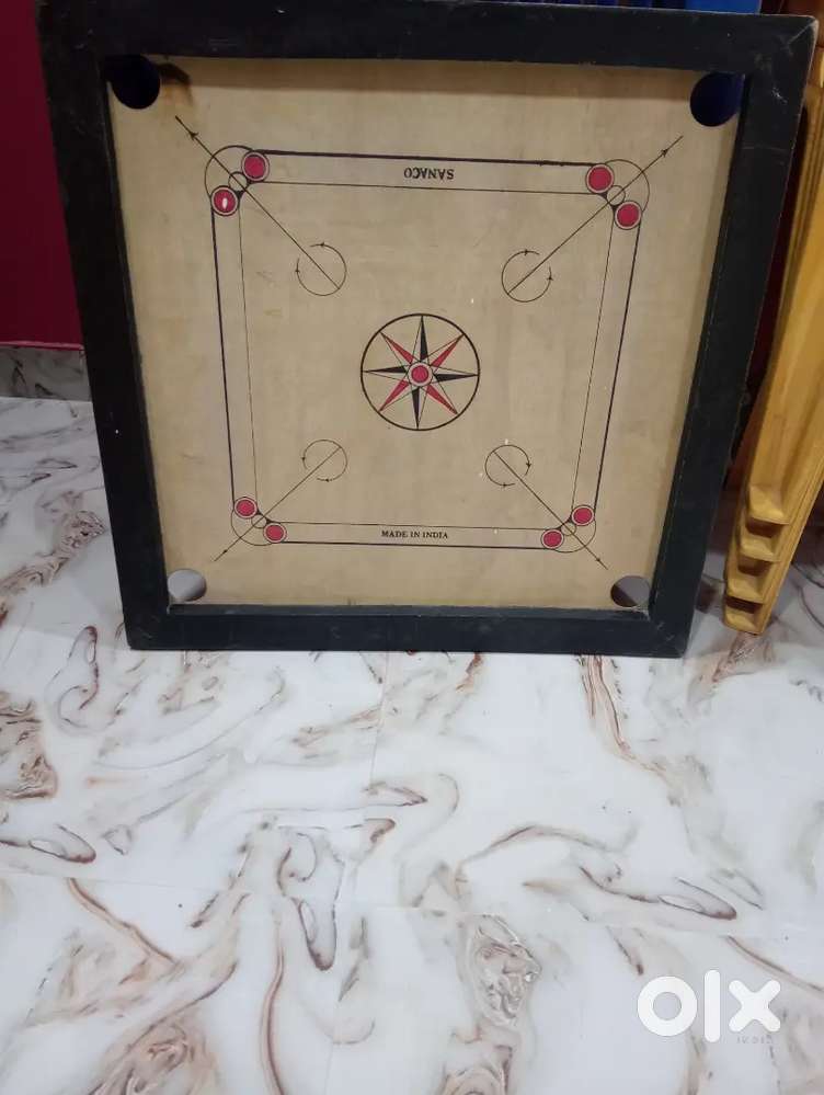 Carrom board