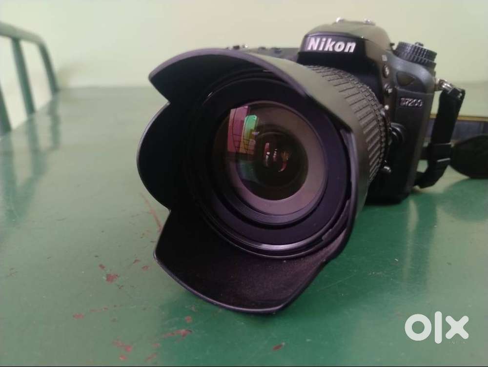 NIKON 7200 WITH KIT LENS 18-105