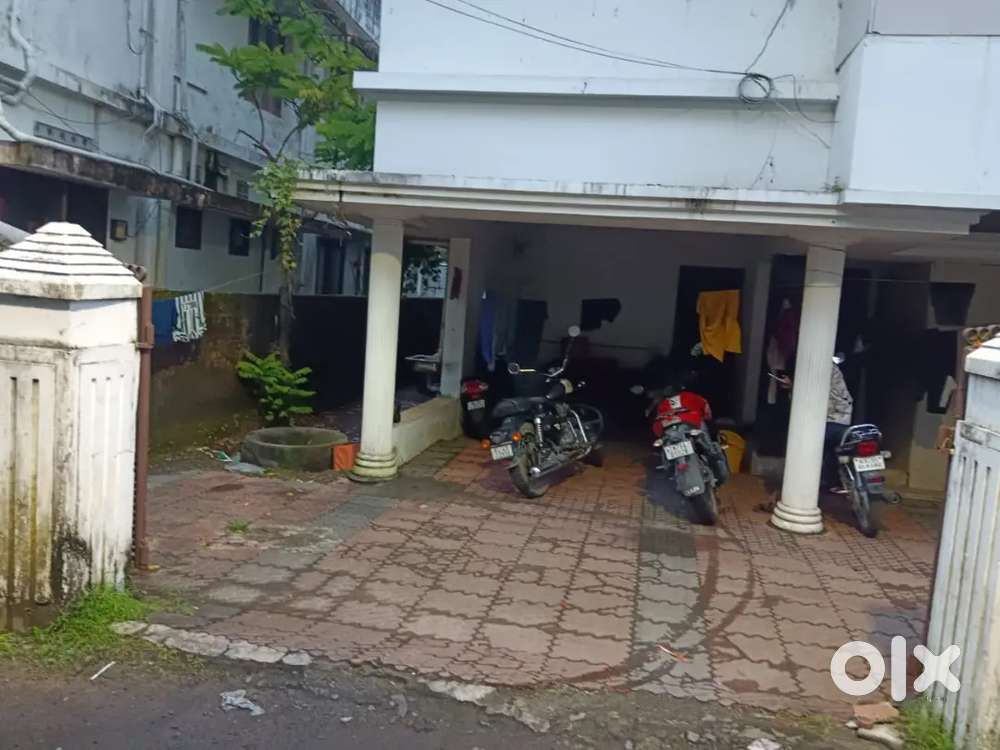 Gents hostel available @ Kaloor Srm Road