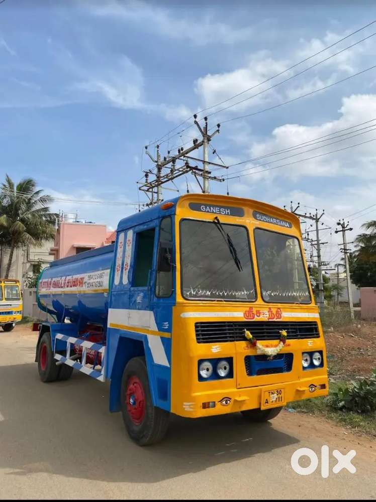 பேட்ஜ் மற்றும் கனரக ஓட்டுநர் உரிமம் கொண்ட டிரைவர் தேவை.