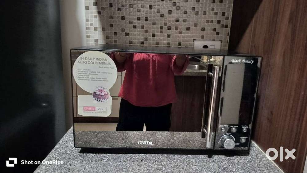 Excellent condition ONIDA Black Beauty 23L oven