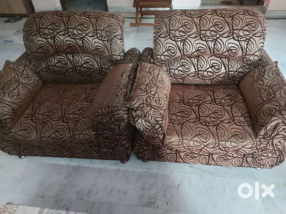 5 seater sofa set with center table