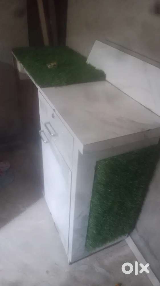 dukaan ka furniture with glass