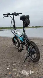 Folding electric cycle Swagtron EB7 with 300w motor and 2 batteries.