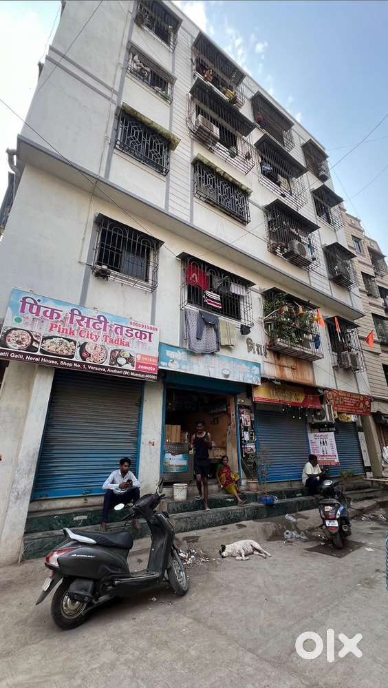 boys PG available in versova